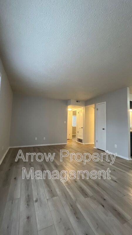 729 H St #1 - Photo 3 of 12