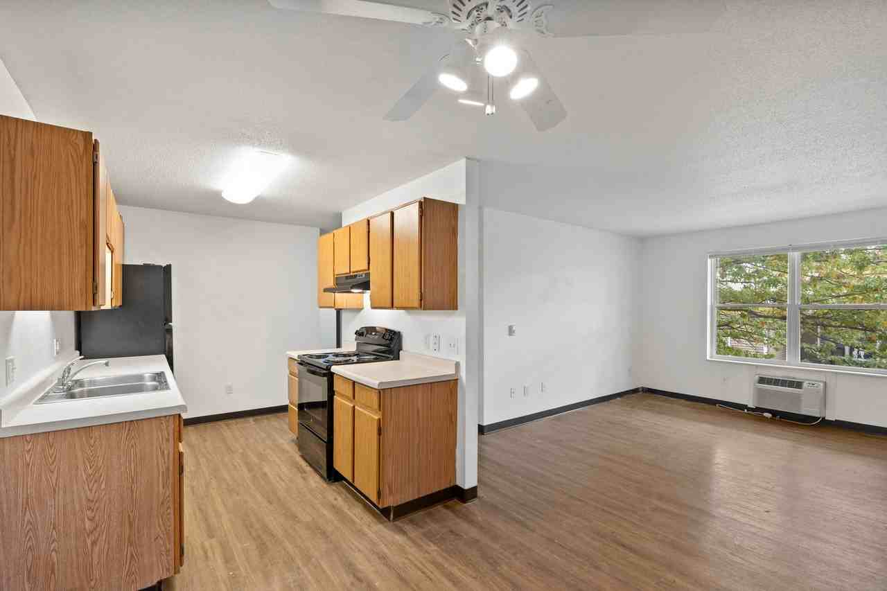 The Willow - Photo 5 of 50