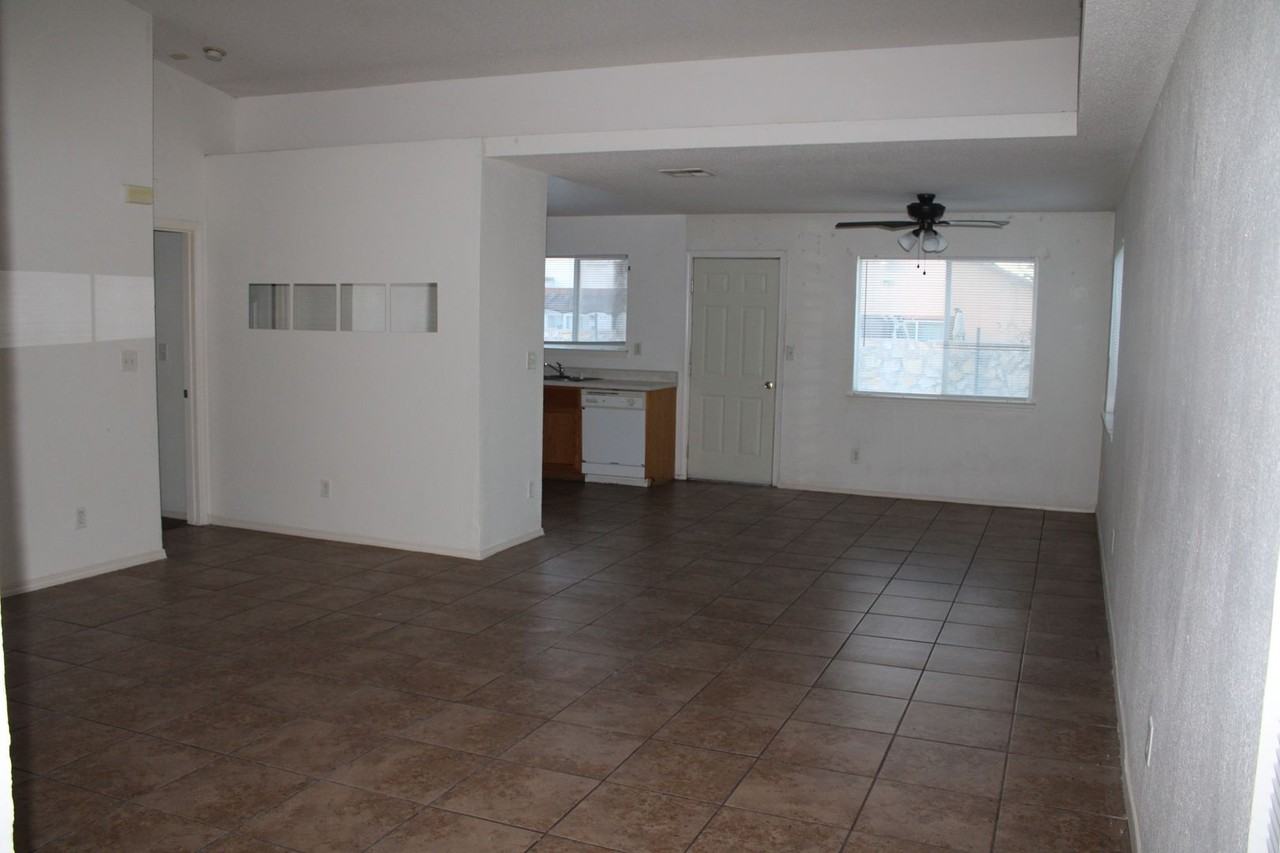 12245 Tierra Azteca Dr - Photo 2 of 22