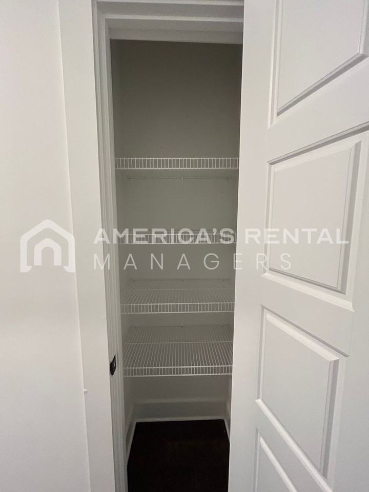 3694 Kirkstone Way - Photo 7 of 34