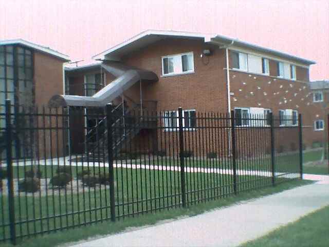 Buersmeyer Manor - Photo 2 of 6