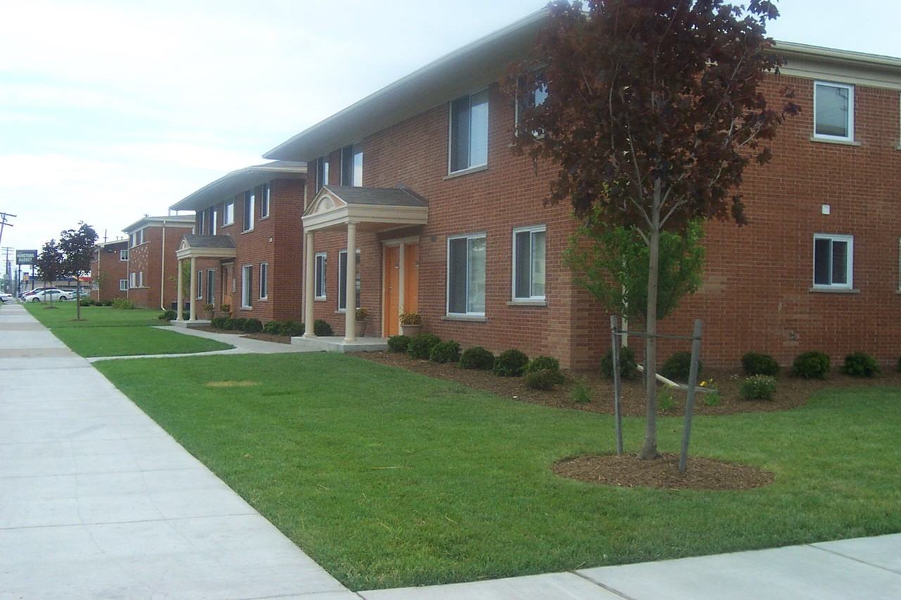 Buersmeyer Manor - Photo 4 of 6