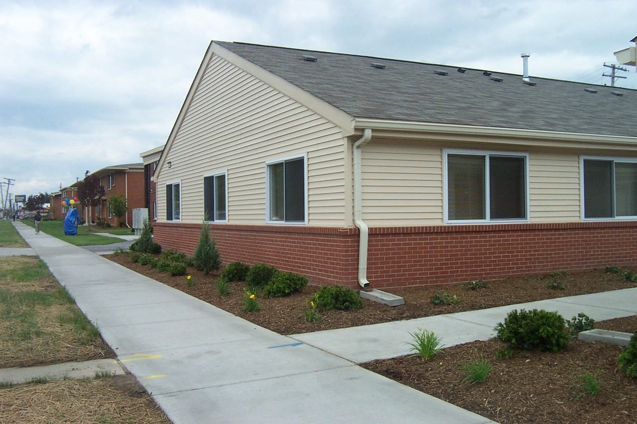 Buersmeyer Manor - Photo 6 of 6