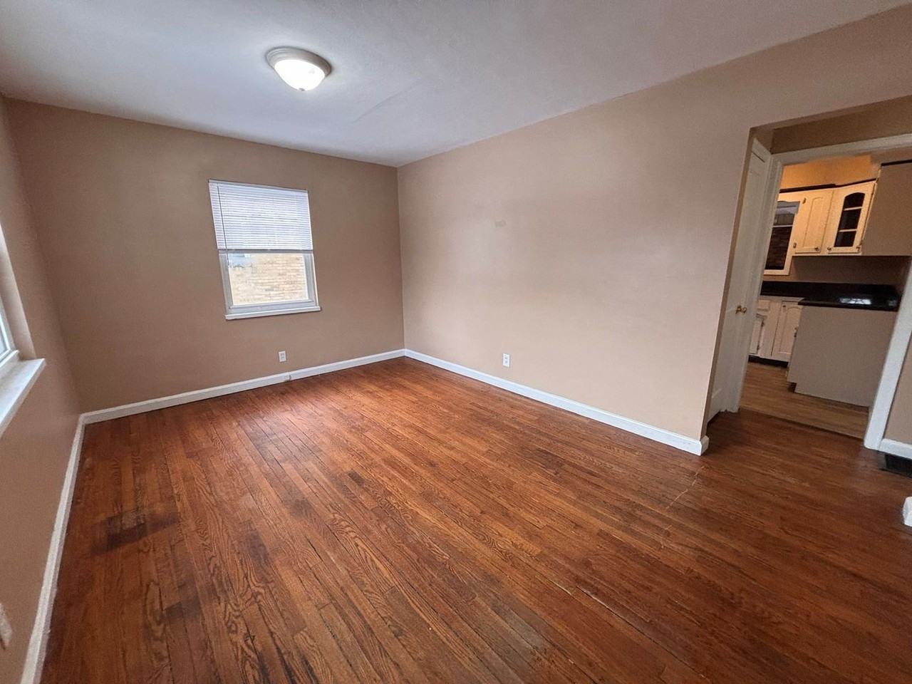 2517 California Ave - Photo 3 of 28