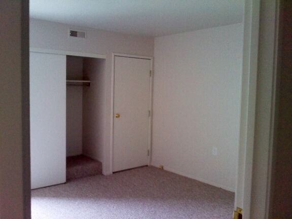 Devon Square Apartments - Photo 3 of 6