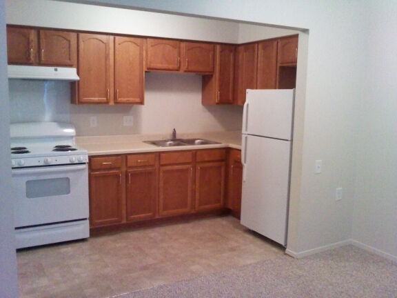 Devon Square Apartments - Photo 4 of 6