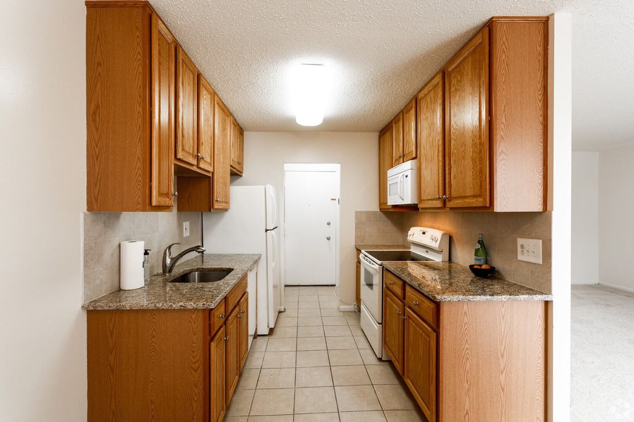 Green Valley Manor - Photo 4 of 20