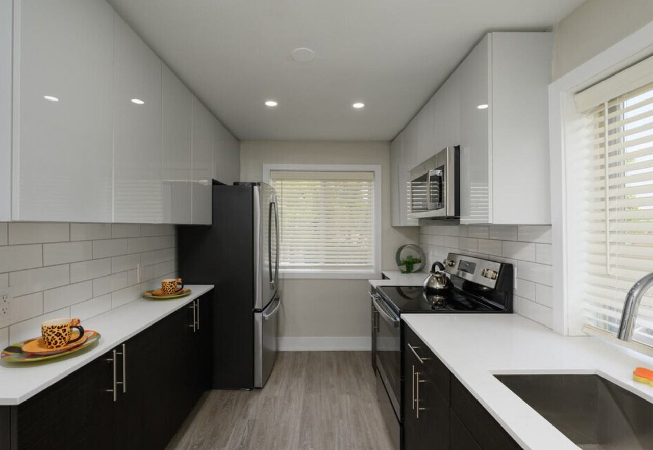 North Lane Apartments - Photo 3 of 24