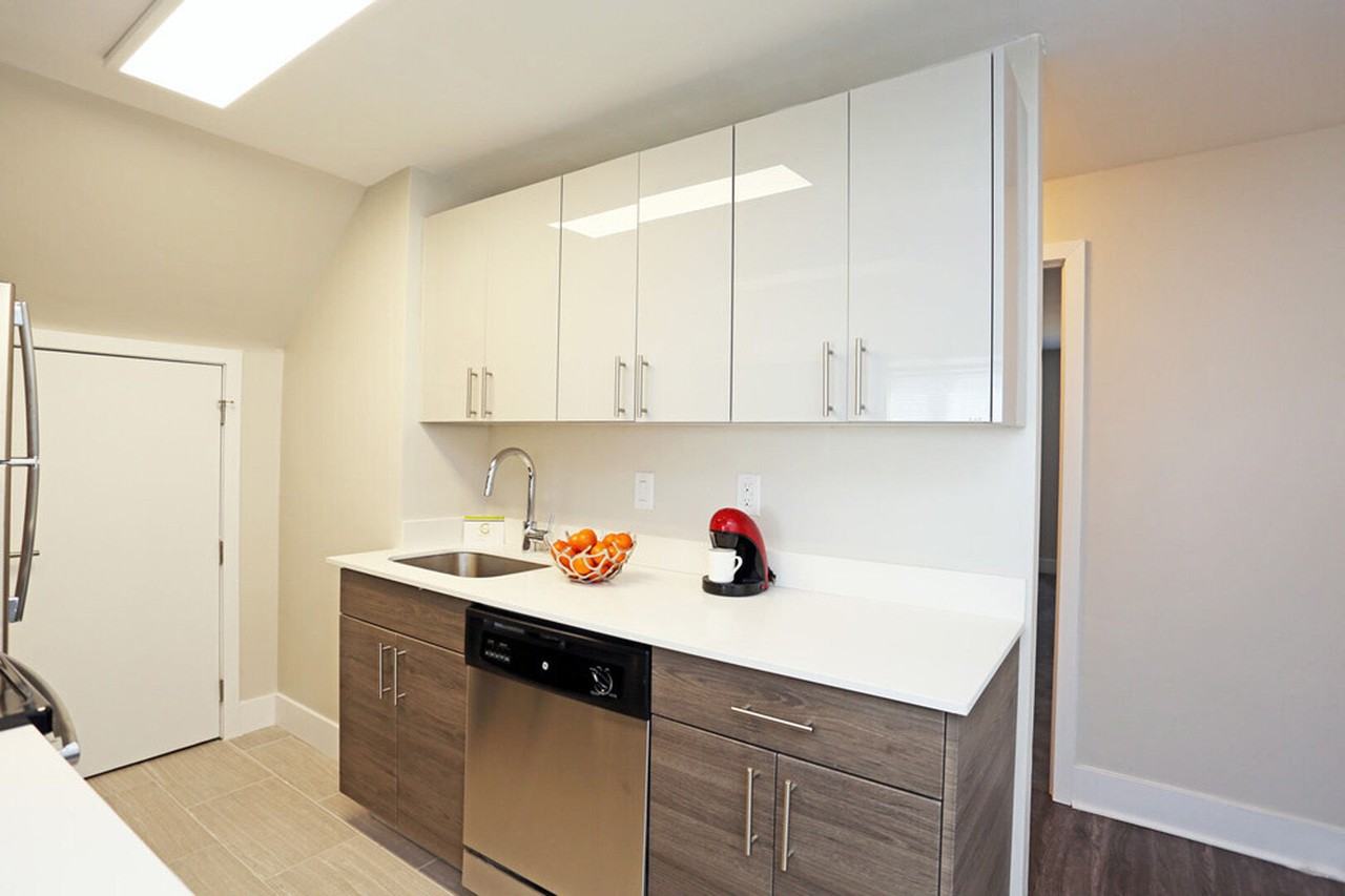 North Lane Apartments - Photo 4 of 24