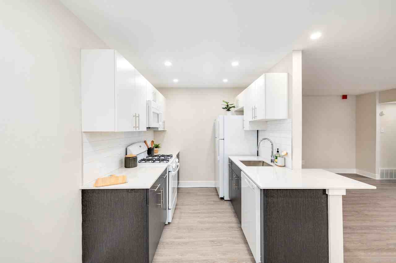 Pine Manor Apartments - Photo 2 of 21