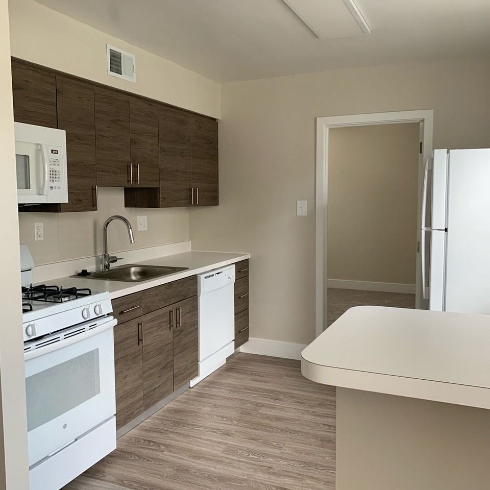 Pine Manor Apartments - Photo 3 of 21