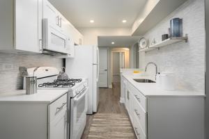 featured image of 33 E Roumfort Rd