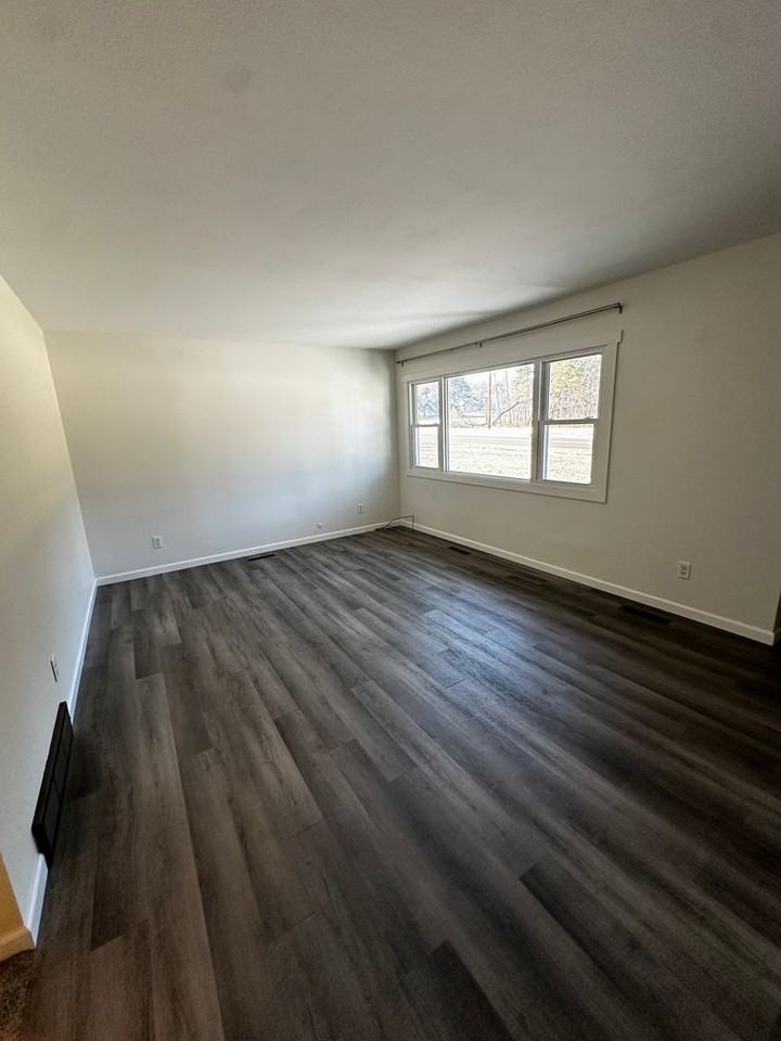 4927 Jeffers Road - Photo 7 of 17