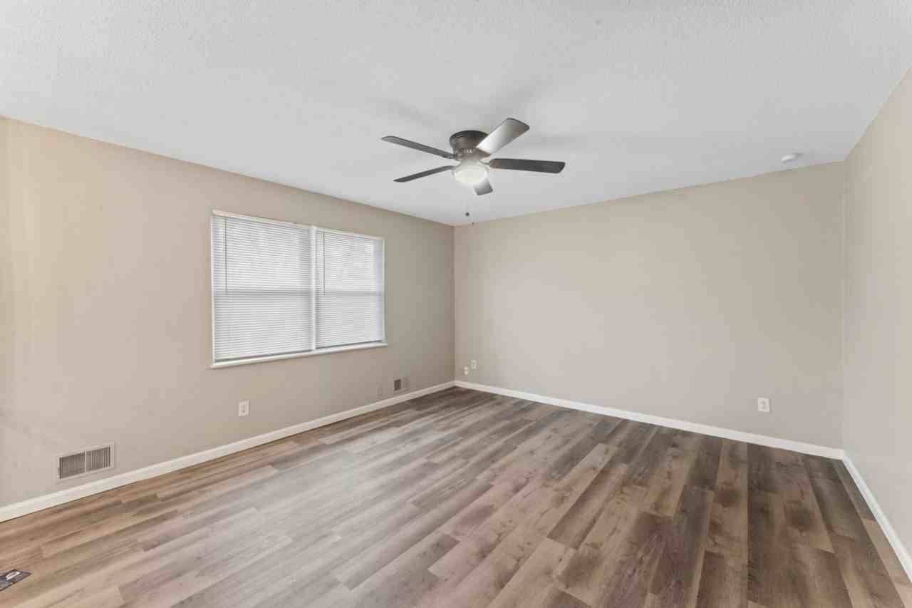 1100 Sw Kingscross Rd - Photo 5 of 40