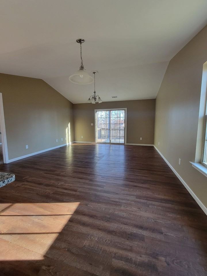 82 Creekside Ln - Photo 3 of 9