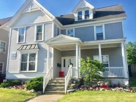 featured image of 605 W Cross St