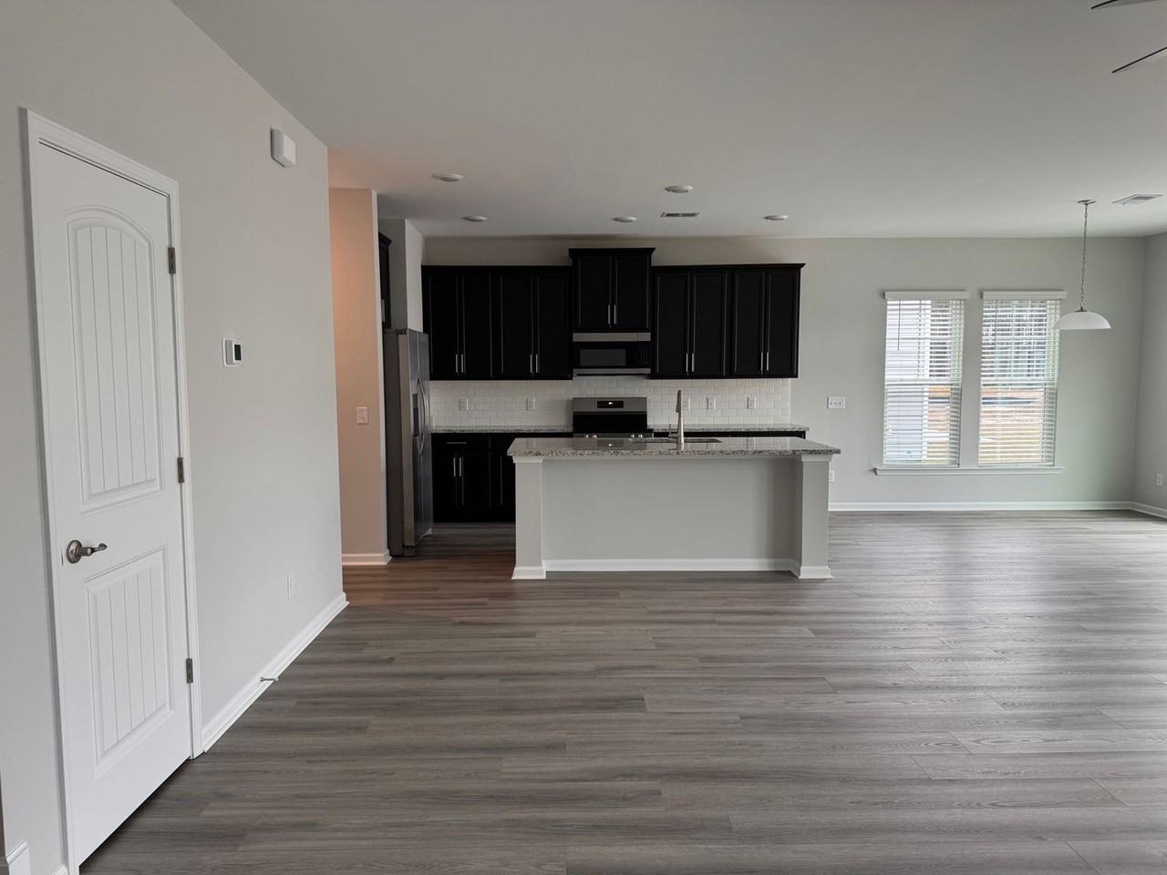 105 Fenway St - Photo 4 of 33