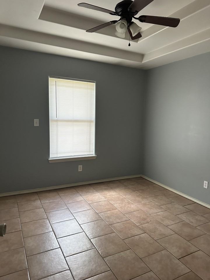 1805 Oasis Dr. - Photo 3 of 4