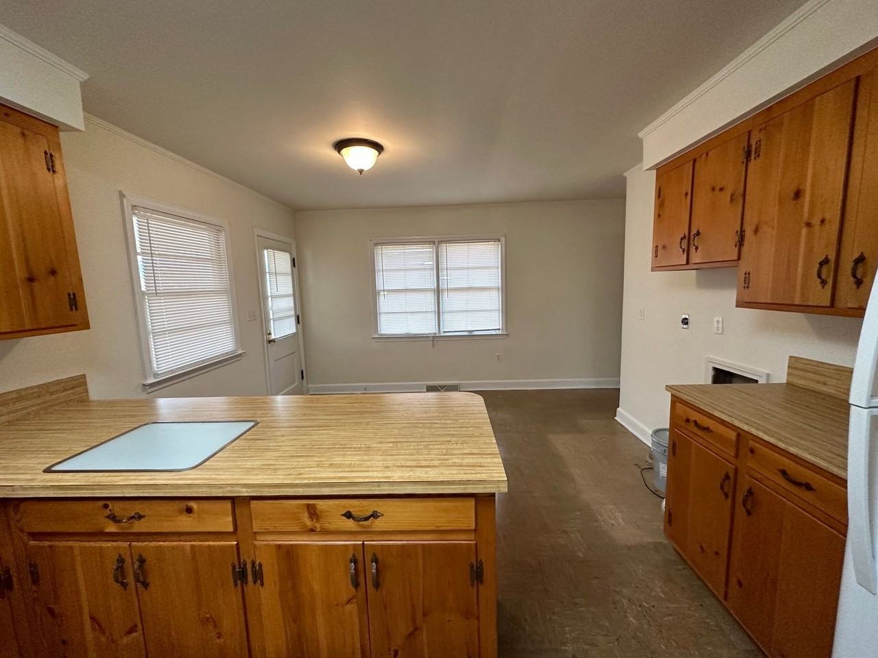 617 S Pine St - Photo 4 of 48