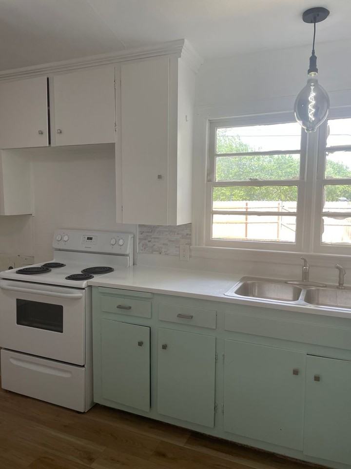 1957 Ballinger St - Photo 3 of 21
