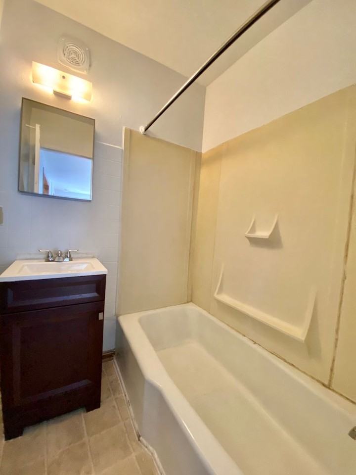 408 Perrin St - Photo 4 of 26