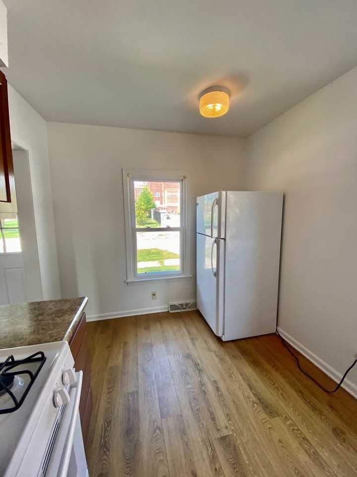 408 Perrin St - Photo 5 of 26