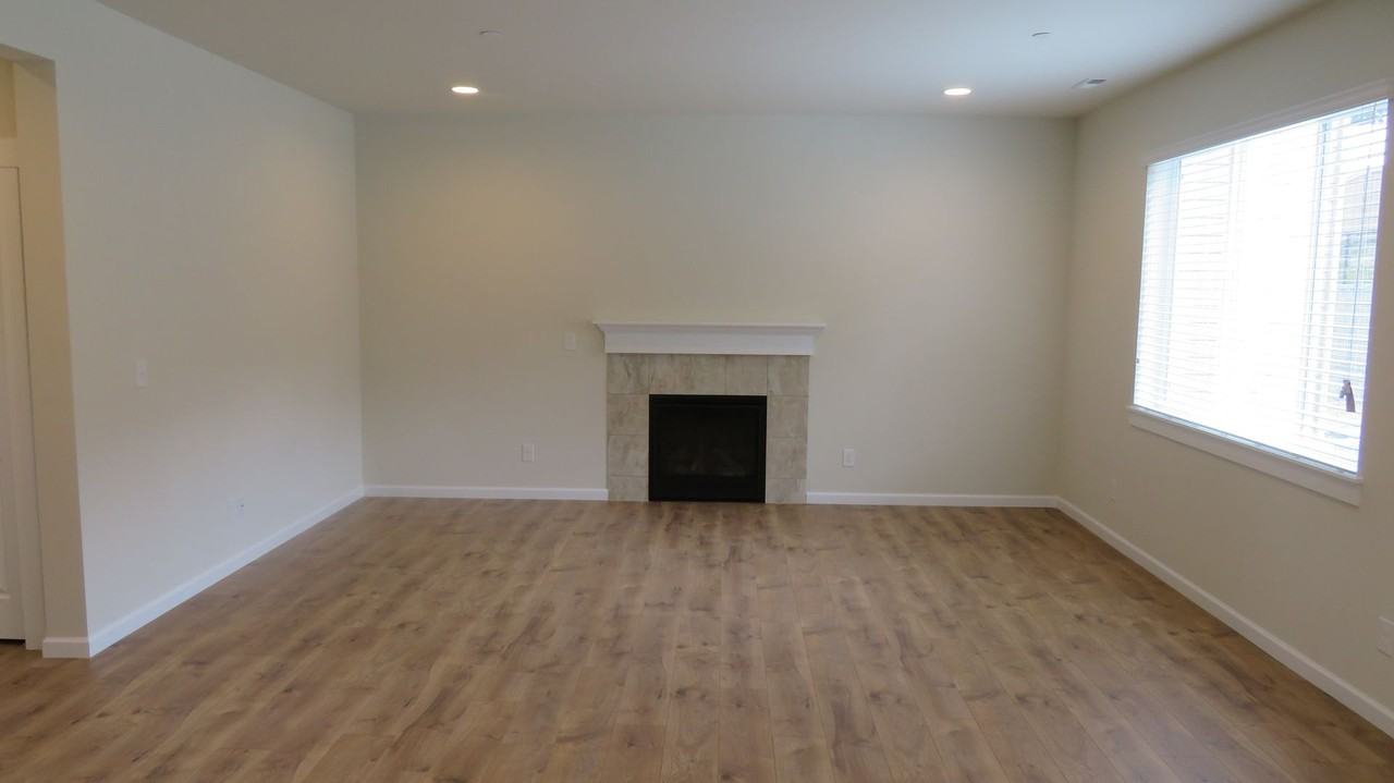 4807 51st Avenue Ct W - Photo 2 of 12