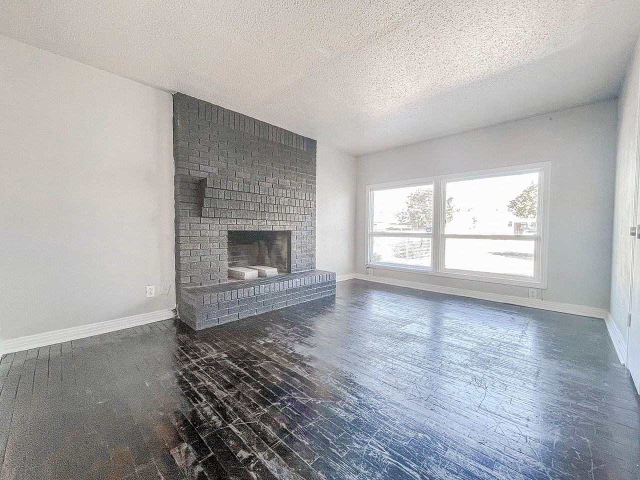 3305 Itasca St - Photo 3 of 13