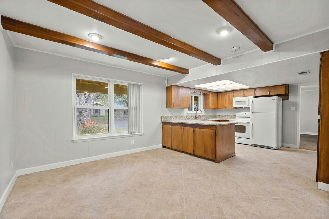 1905 Fair Oaks Dr - Photo 2 of 28