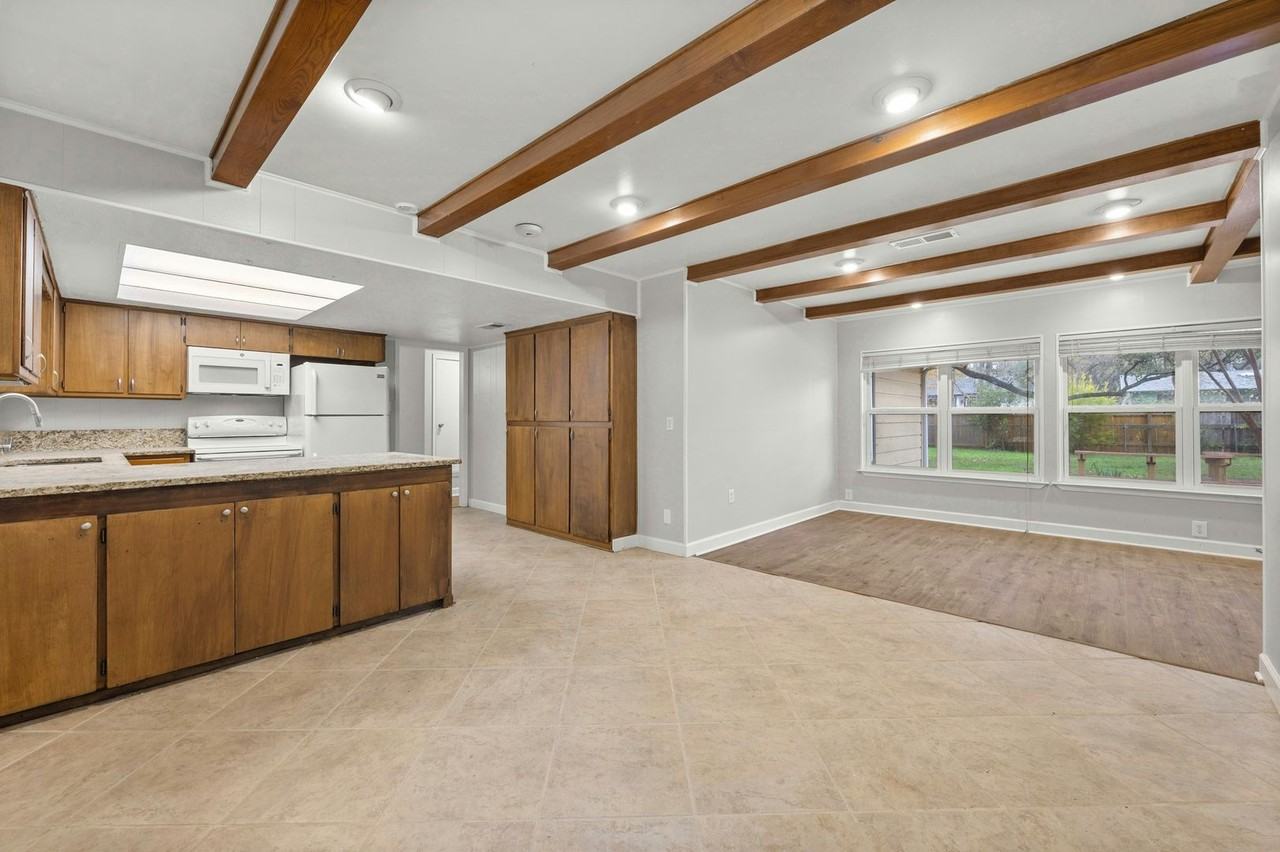 1905 Fair Oaks Dr - Photo 3 of 28