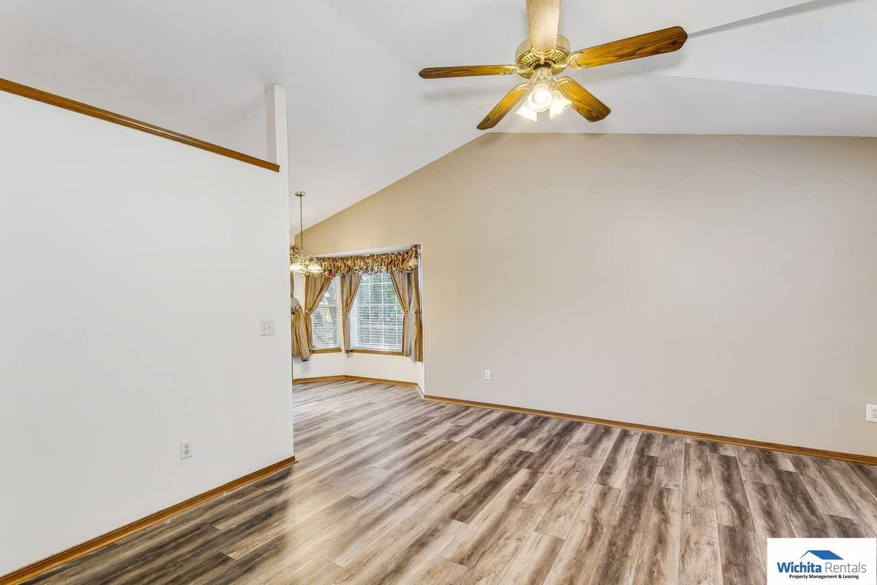 8121 W Aberdeen St - Photo 2 of 17