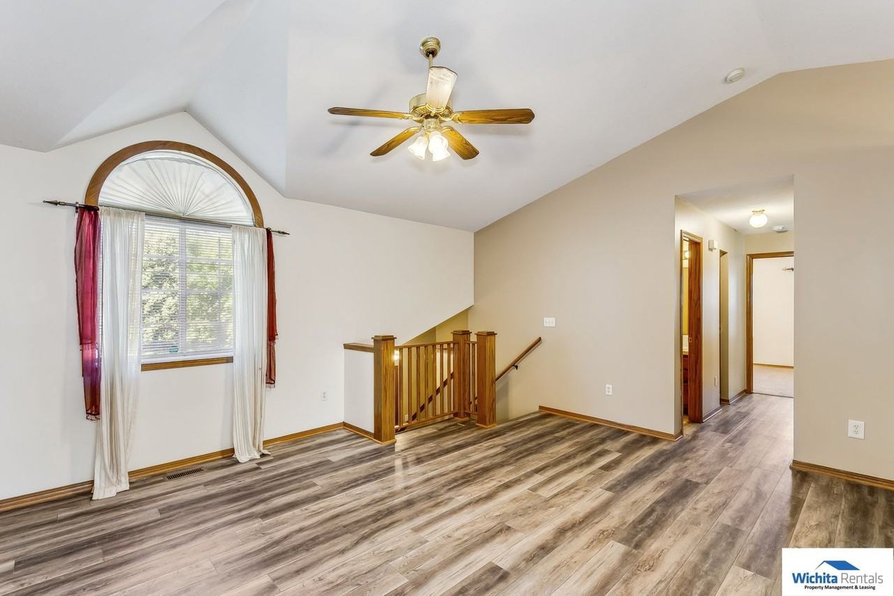 8121 W Aberdeen St - Photo 3 of 17