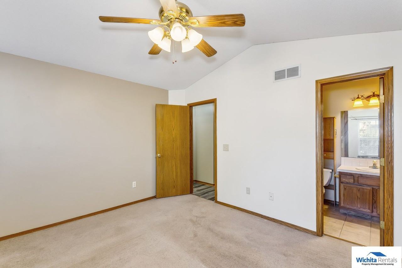 8121 W Aberdeen St - Photo 6 of 17