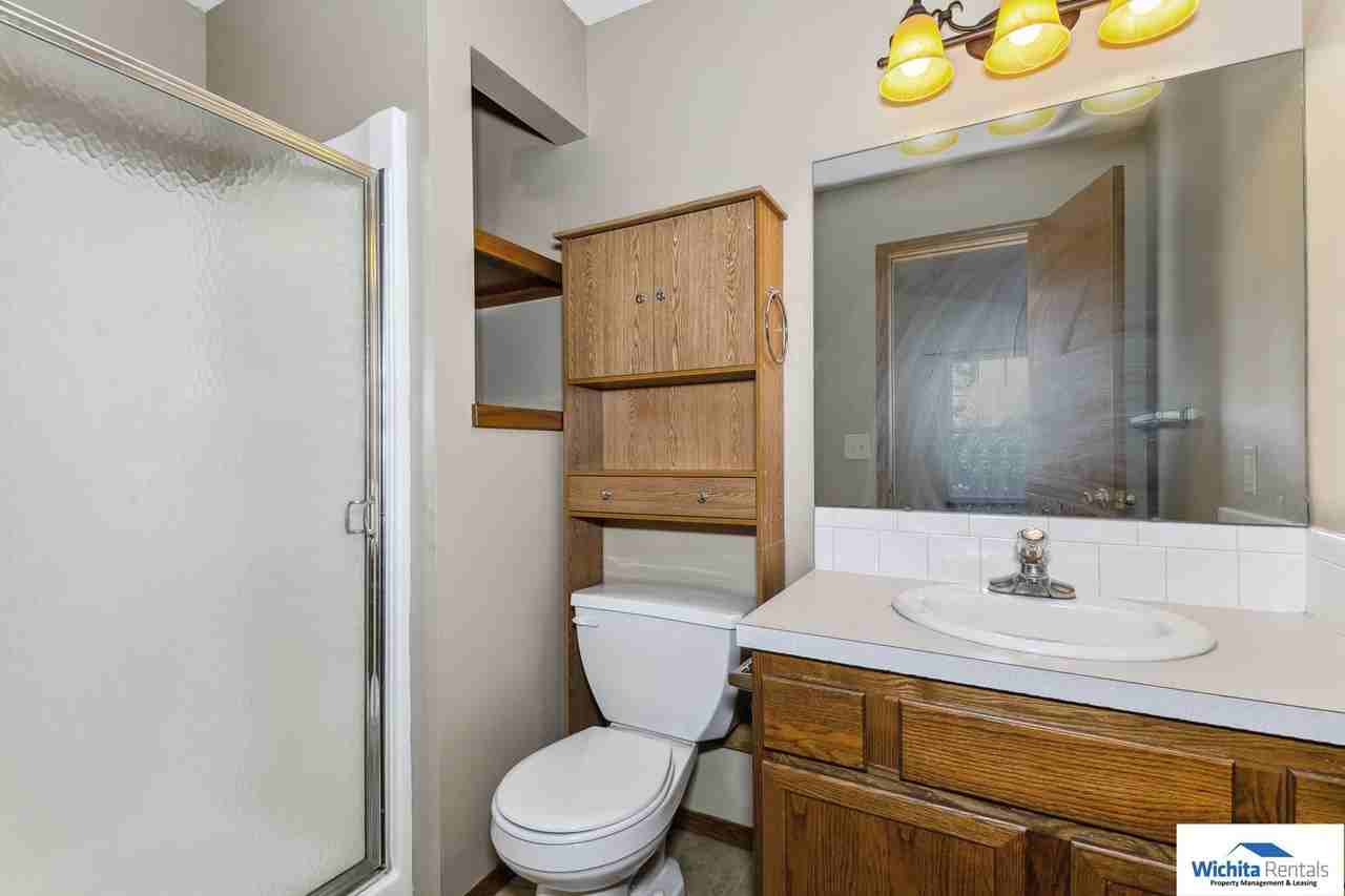 8121 W Aberdeen St - Photo 7 of 17