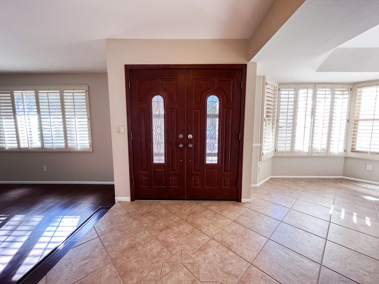 1906 E Caroline Ln - Photo 2 of 49