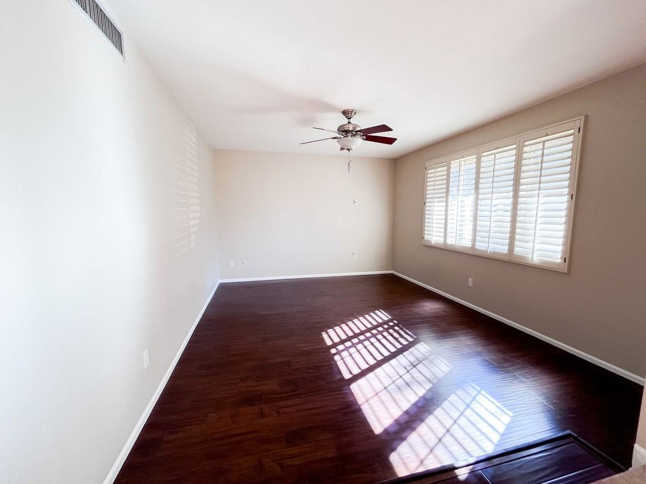 1906 E Caroline Ln - Photo 3 of 49