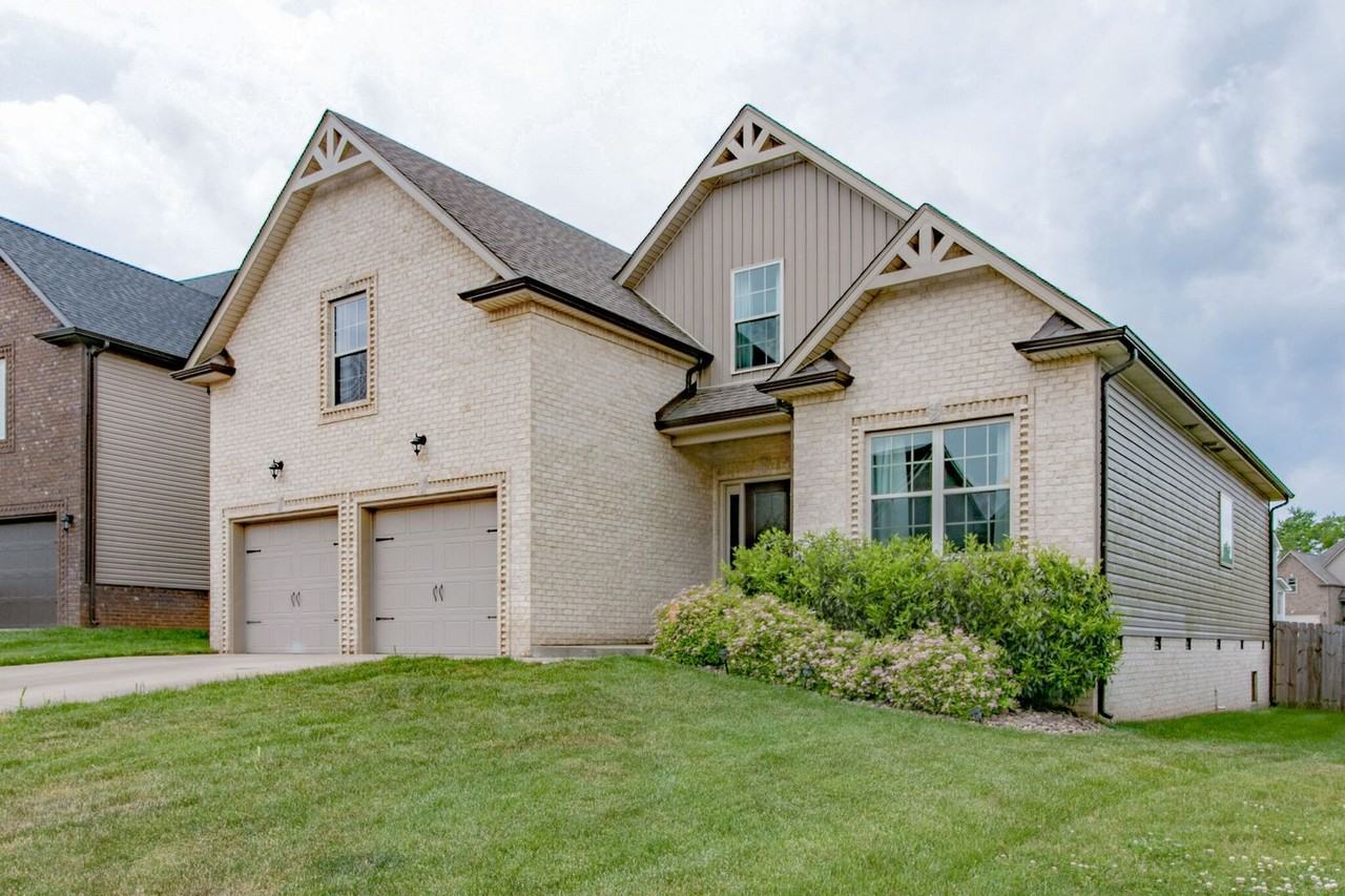 1126 Hilliard Ln - Photo 3 of 33