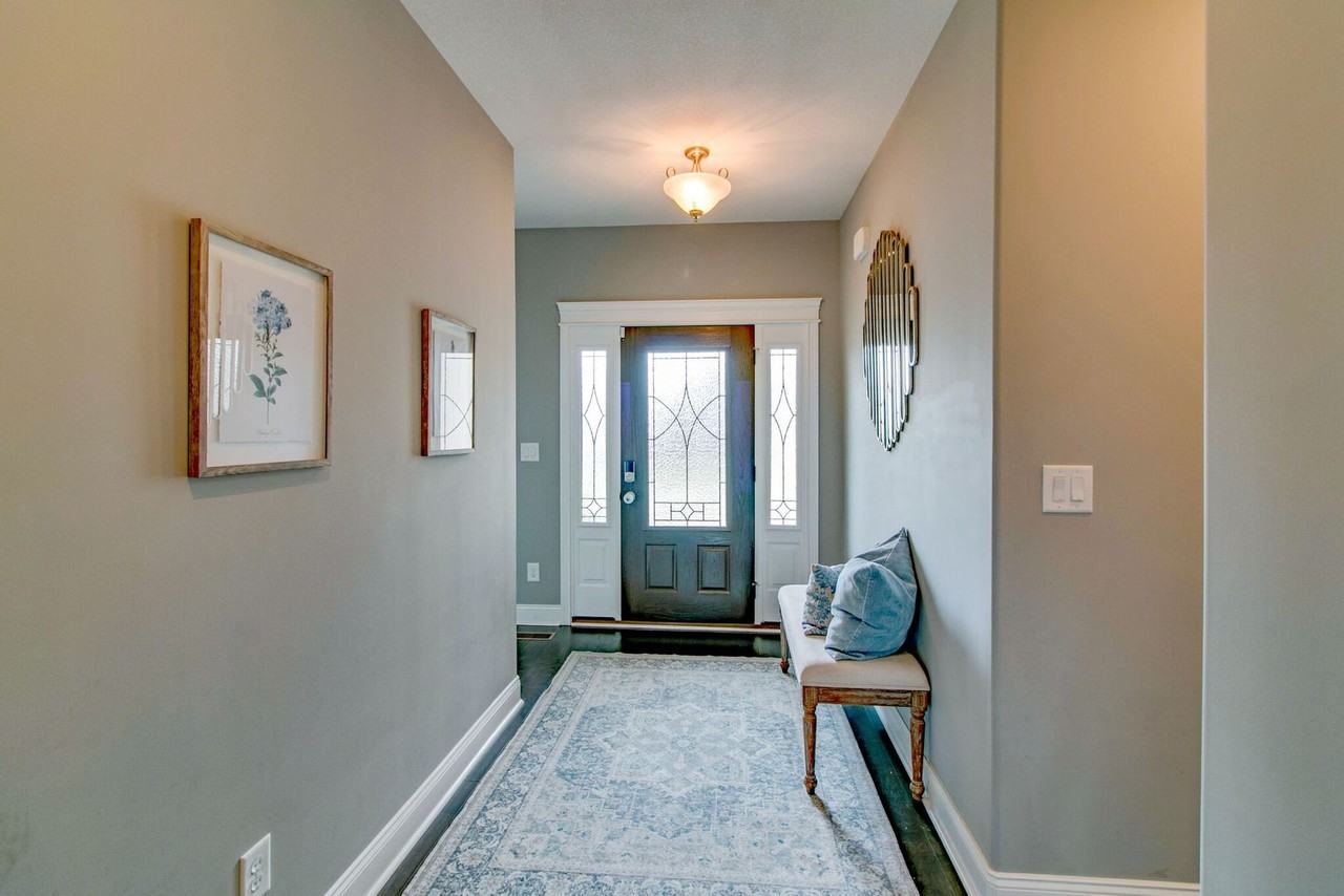 1126 Hilliard Ln - Photo 6 of 33