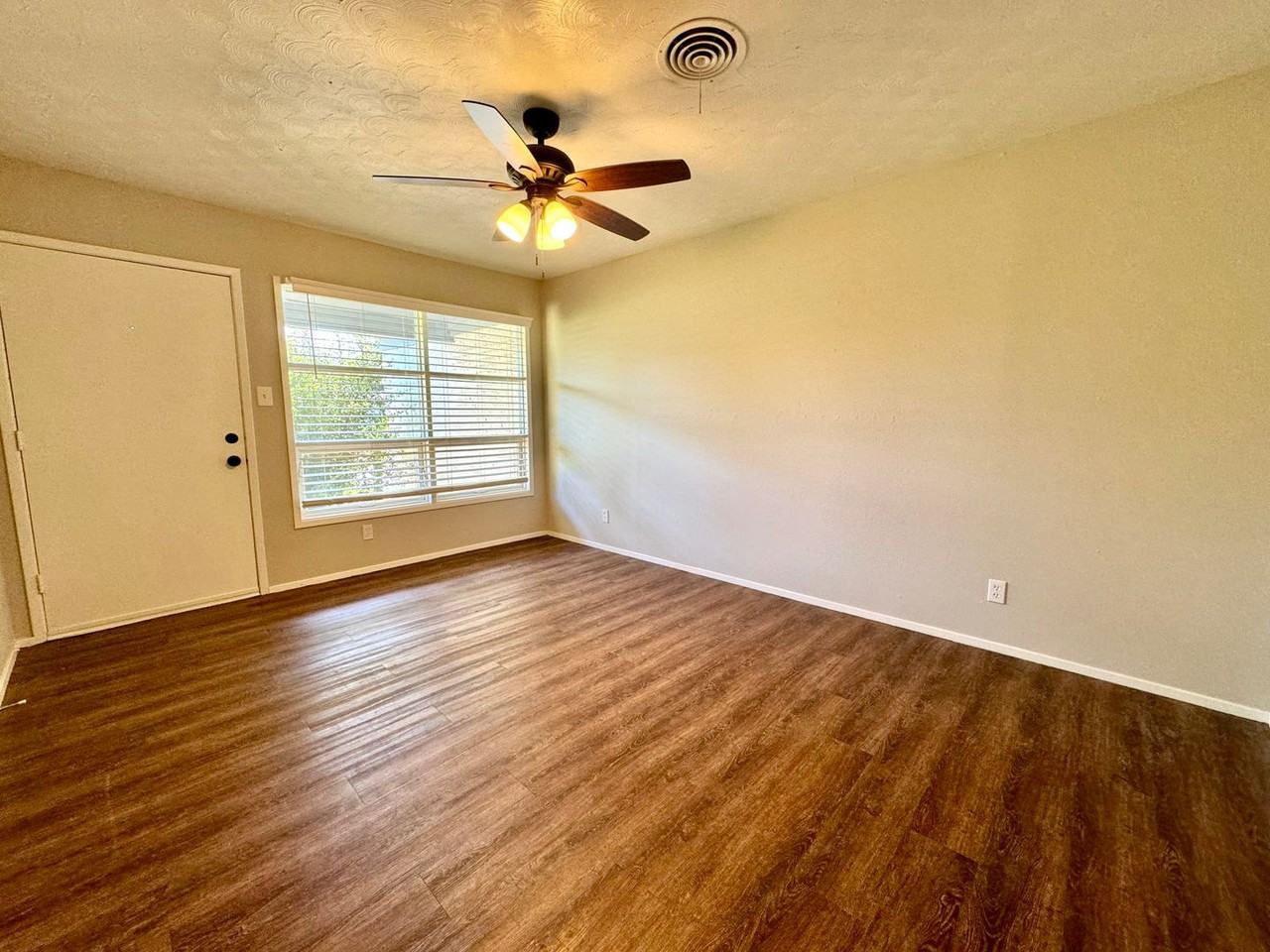 5318 39th St - Photo 4 of 21