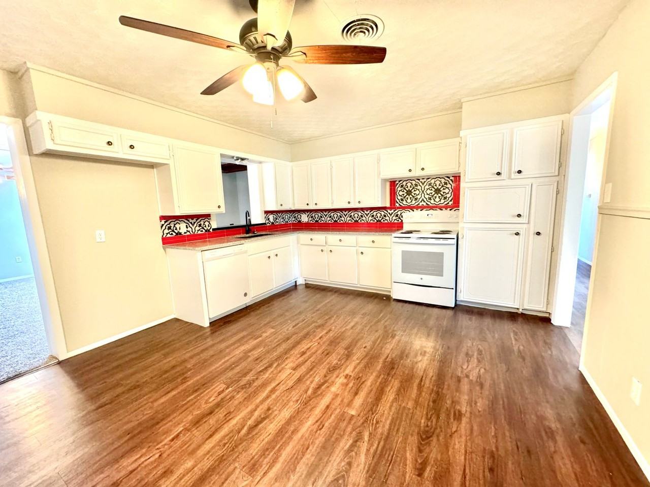 5318 39th St - Photo 5 of 21