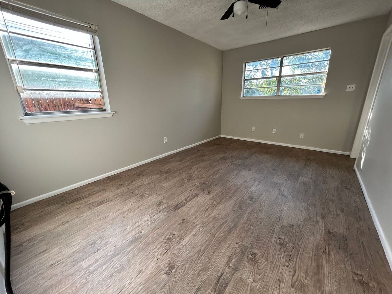 1613 69th St - Photo 7 of 8