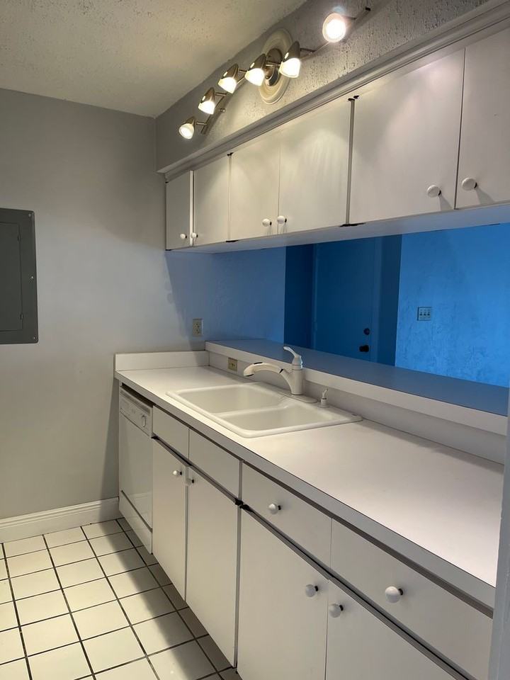 2097 Corner Lake Dr - Photo 3 of 12