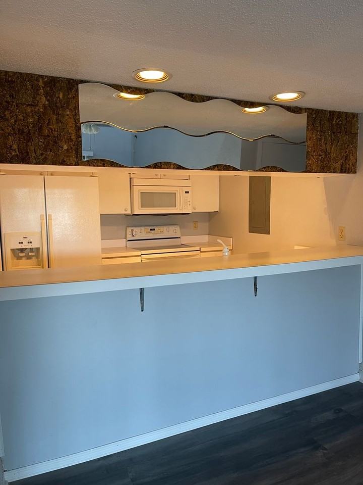 2097 Corner Lake Dr - Photo 4 of 12