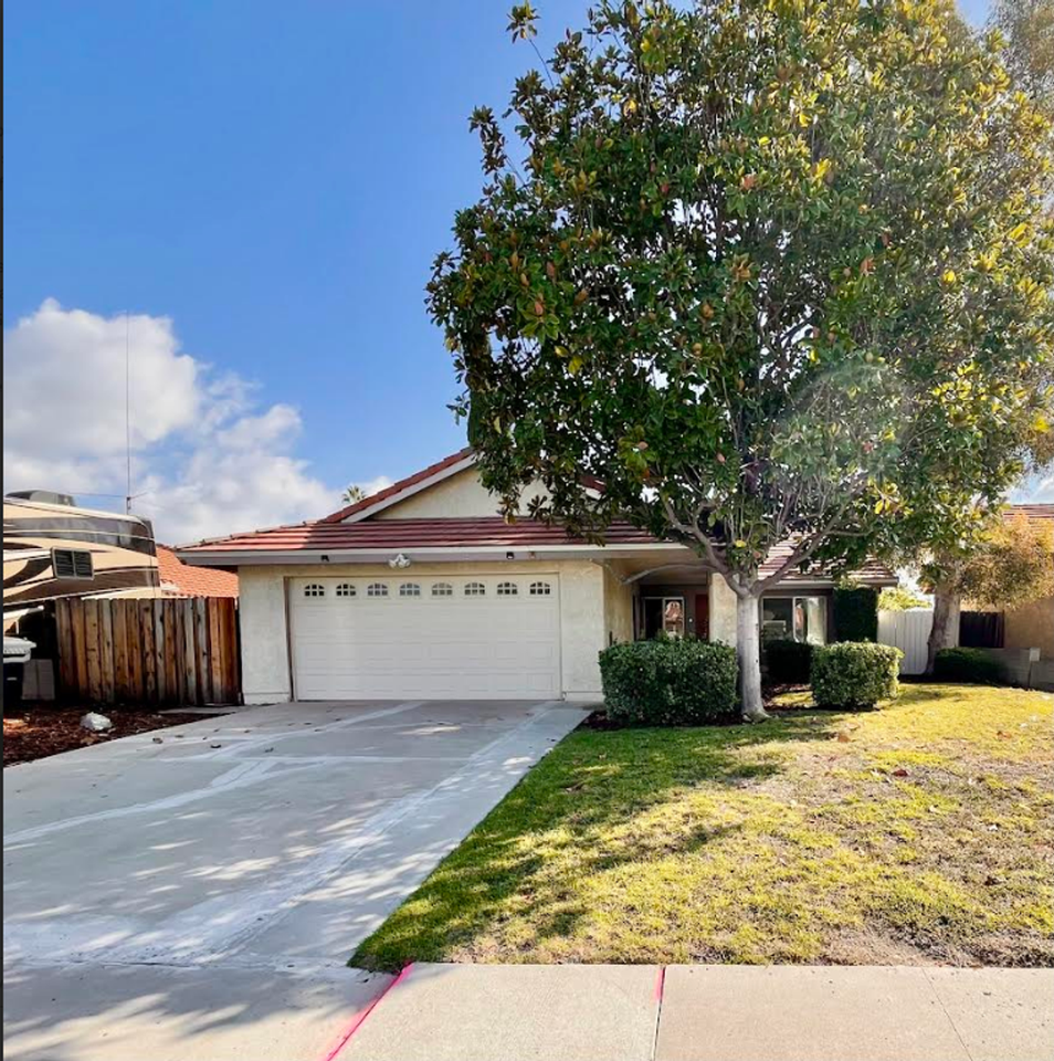 1594 Willowbrook Ln - Photo 2 of 8