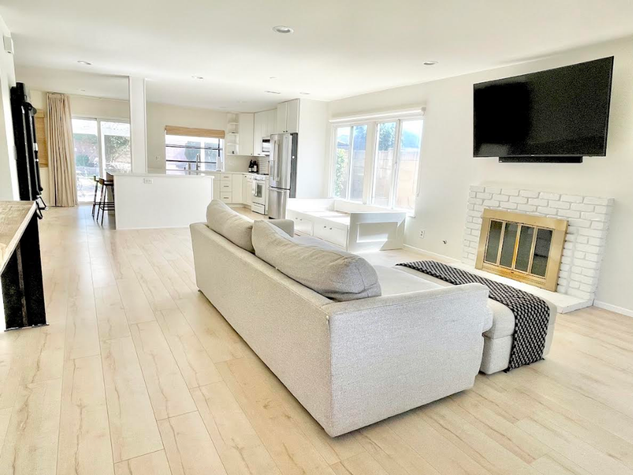 1594 Willowbrook Ln - Photo 4 of 8