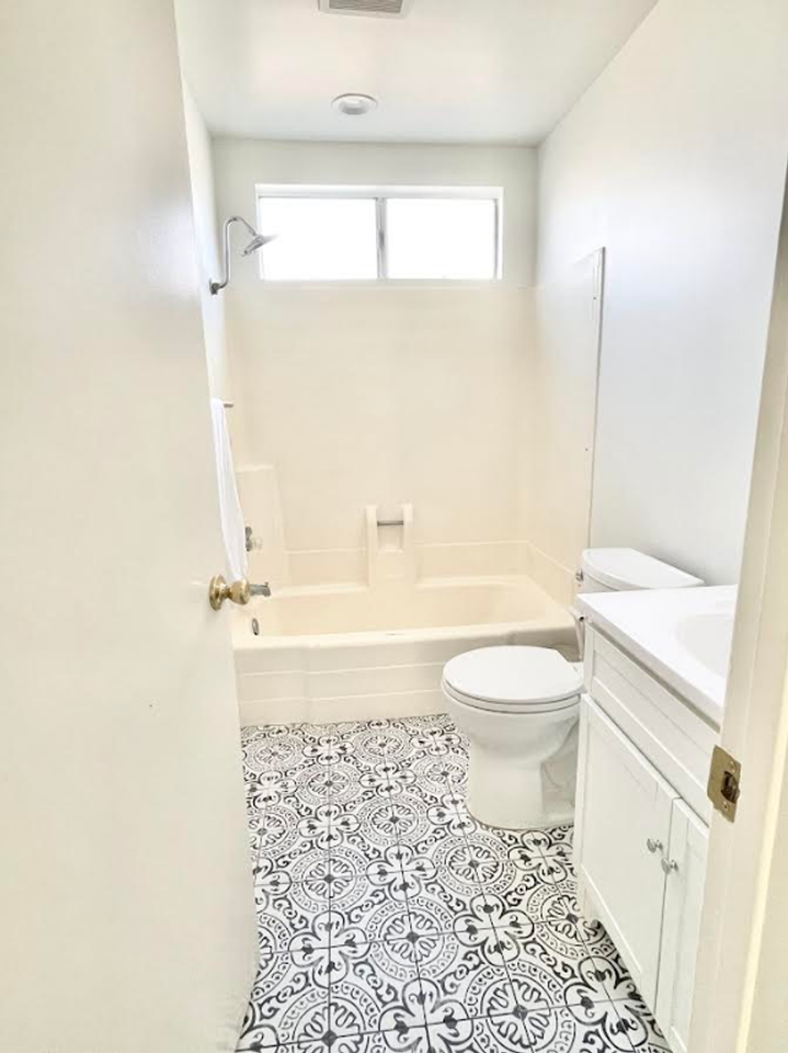 1594 Willowbrook Ln - Photo 7 of 8