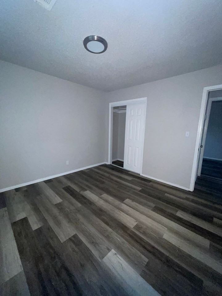 1222 W Brooks St #A - Photo 4 of 9