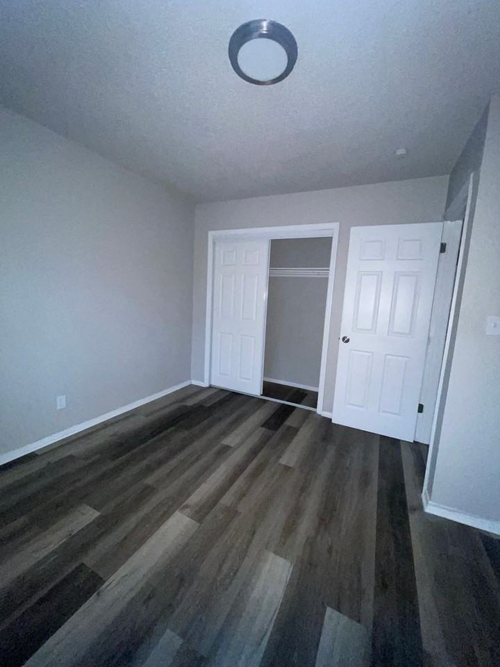 1222 W Brooks St #A - Photo 5 of 9