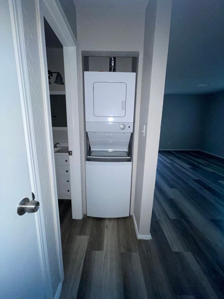 1222 W Brooks St #A - Photo 6 of 9