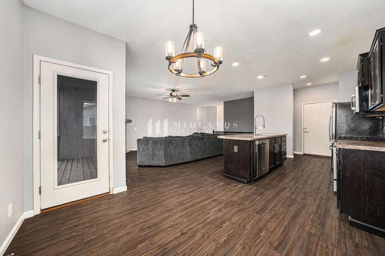 13716 S 43rd Ave - Photo 3 of 15